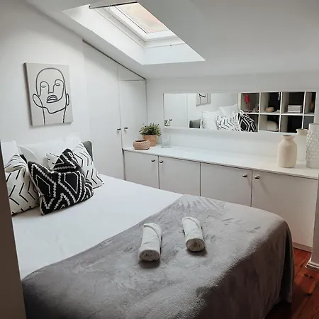 Διαμέρισμα Typical Lisbon Apartment Príncipe Real *