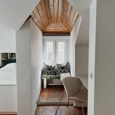 Daire Typical Lisbon Apartment Príncipe Real Lisboa